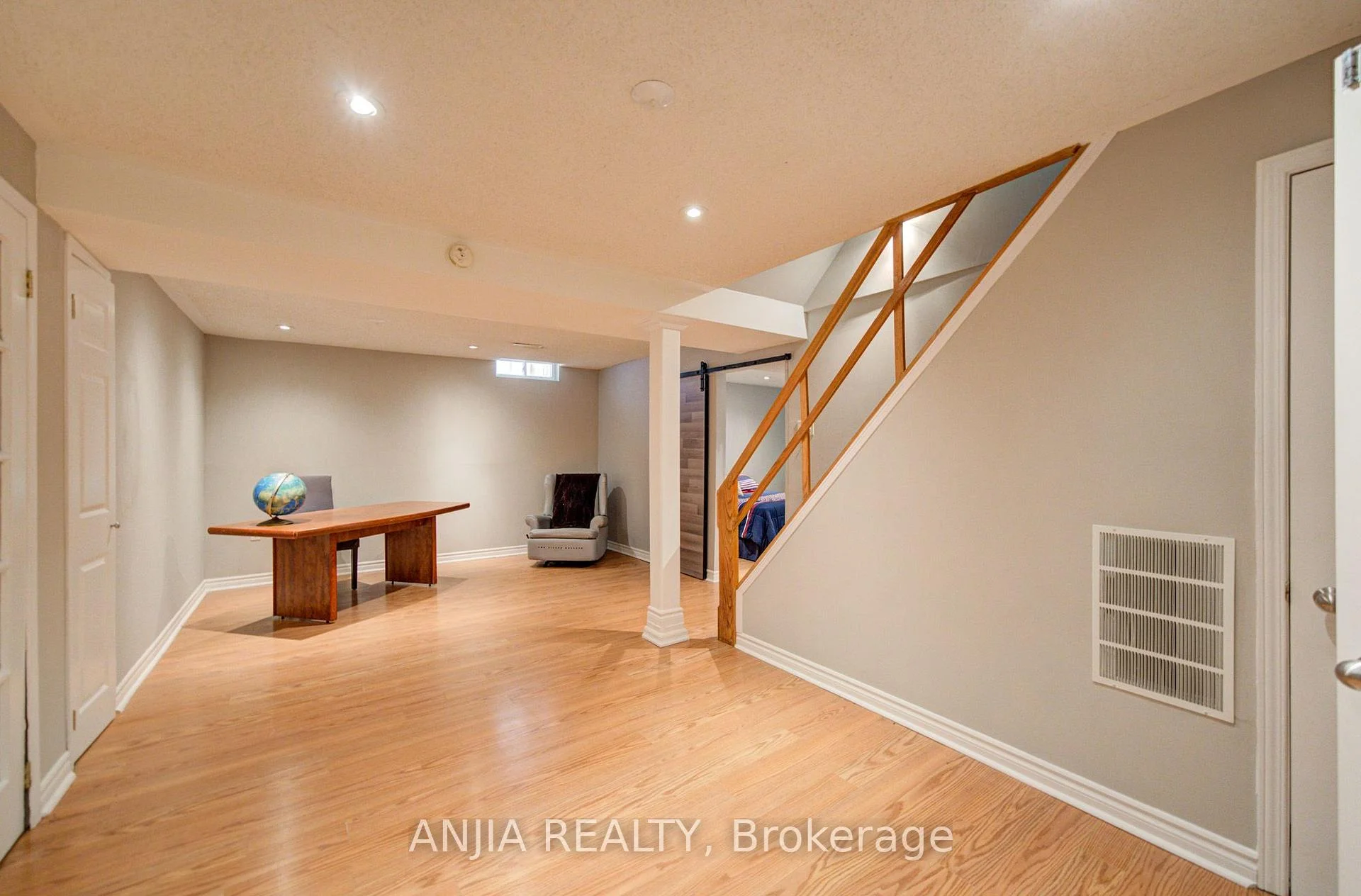 Photo 31 of 54 Meyer Circle, Markham, Markham Village — HOMEH