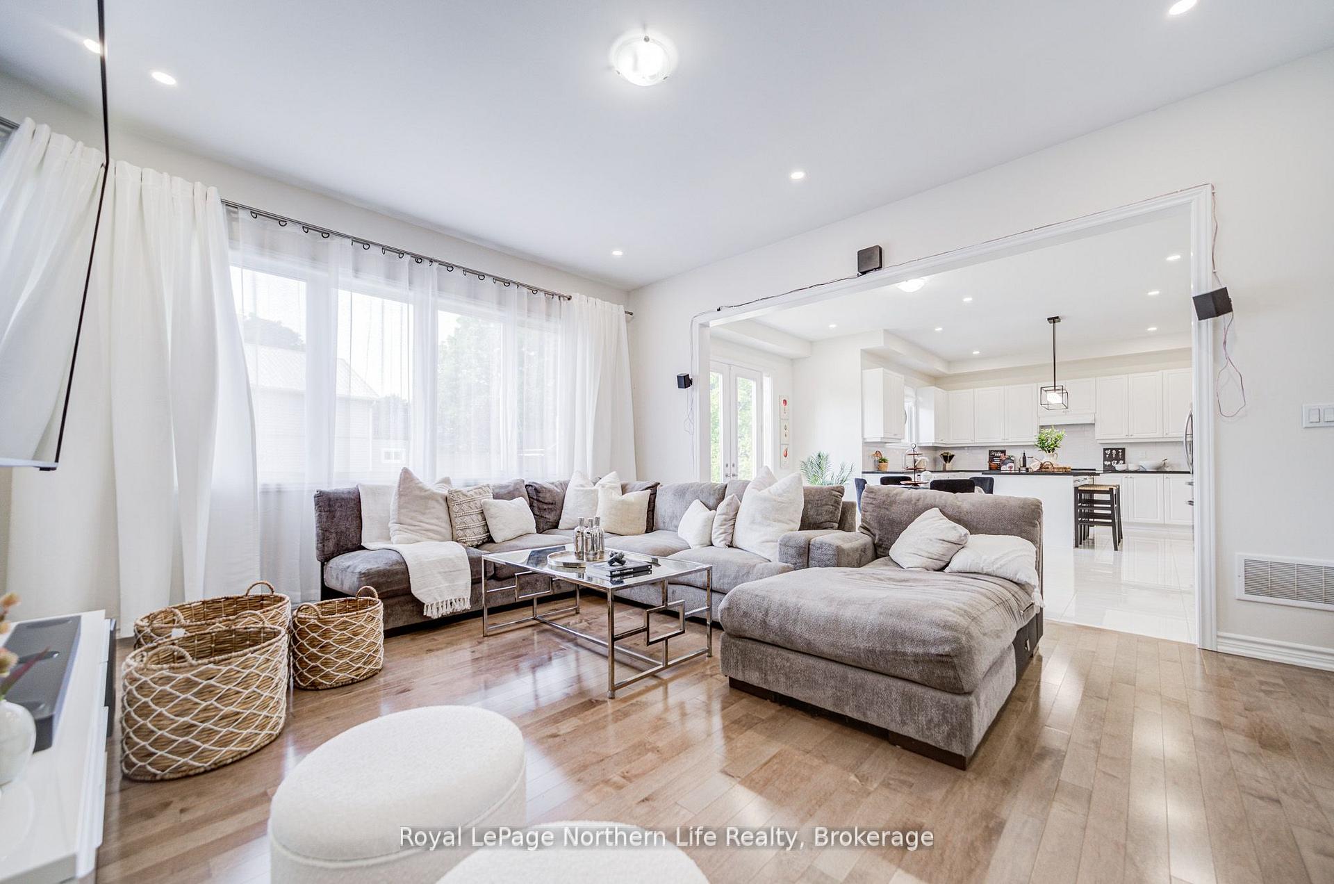 Photo 15 of 259 Danny Wheeler Boulevard, Georgina, Keswick North — HOMEH