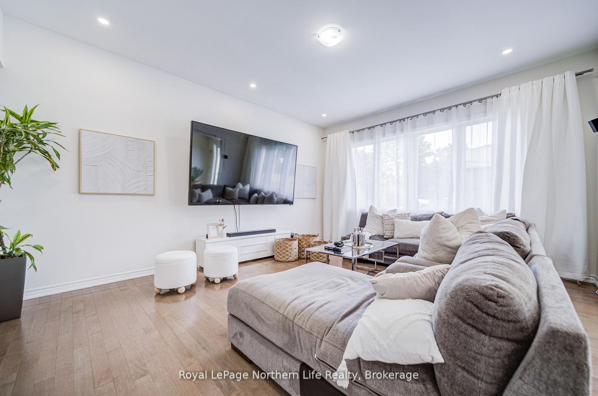 Photo 16 of 259 Danny Wheeler Boulevard, Georgina, Keswick North — HOMEH