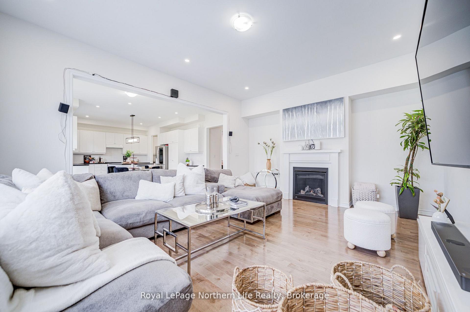 Photo 17 of 259 Danny Wheeler Boulevard, Georgina, Keswick North — HOMEH