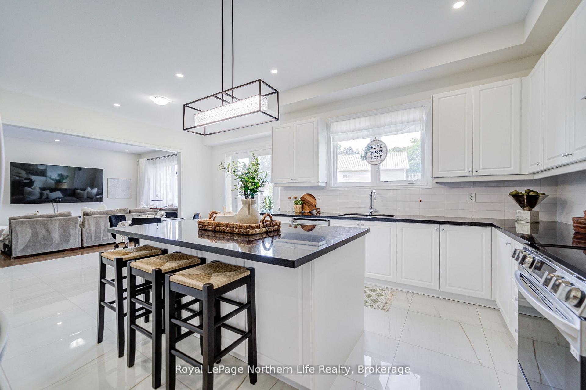 Photo 23 of 259 Danny Wheeler Boulevard, Georgina, Keswick North — HOMEH