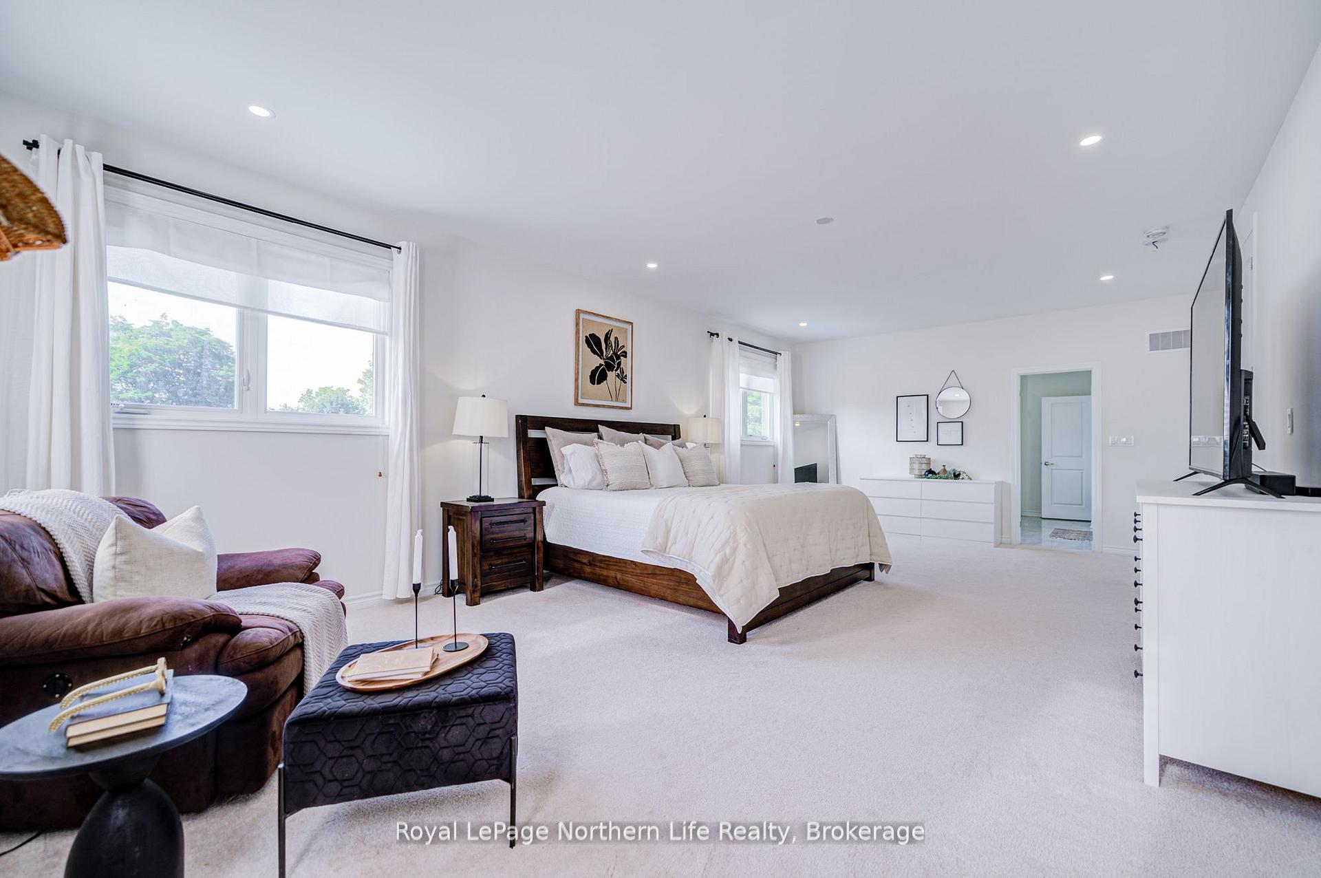 Photo 29 of 259 Danny Wheeler Boulevard, Georgina, Keswick North — HOMEH
