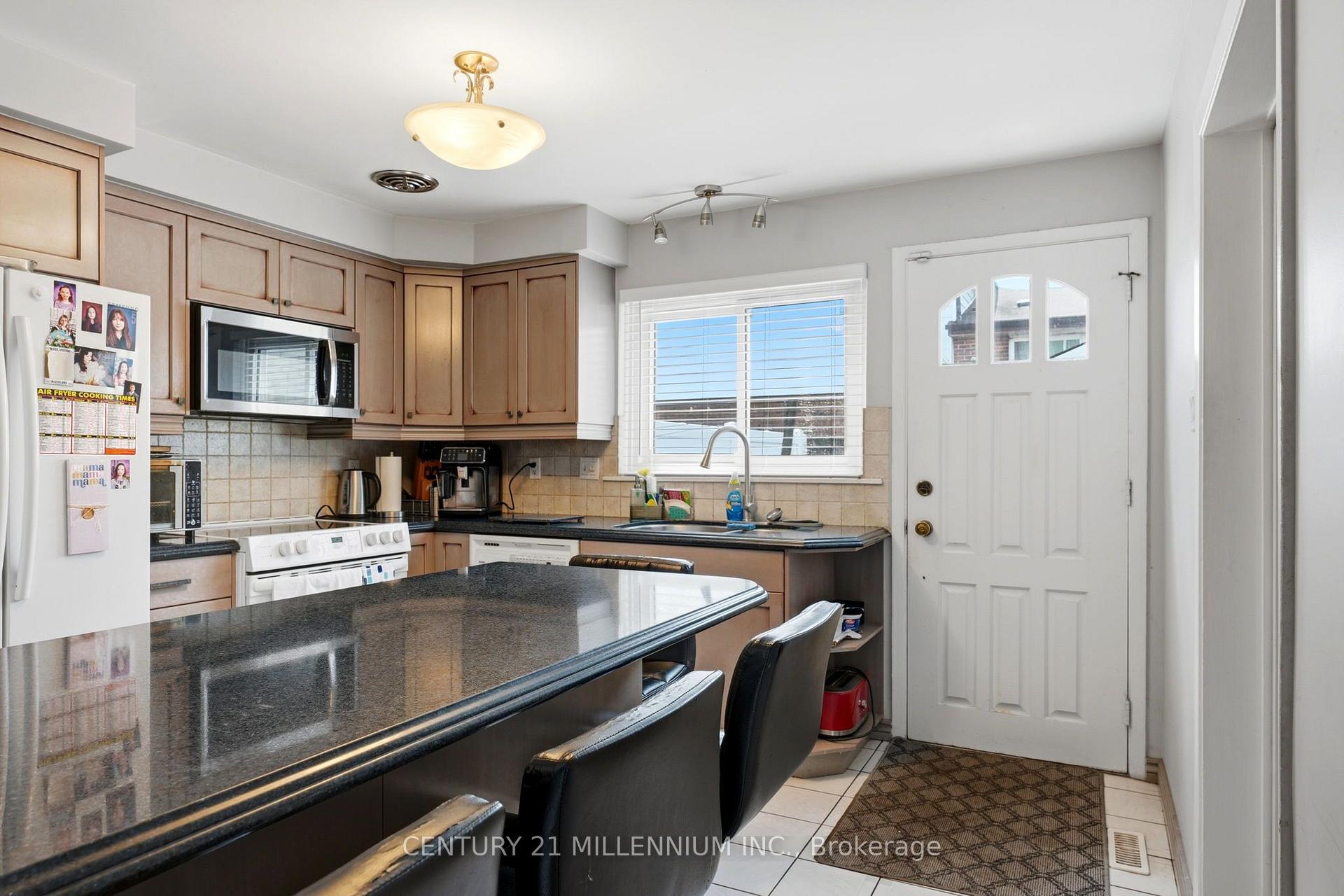 Photo 14 of 683 Balmoral Drive, Brampton, Southgate — HOMEH
