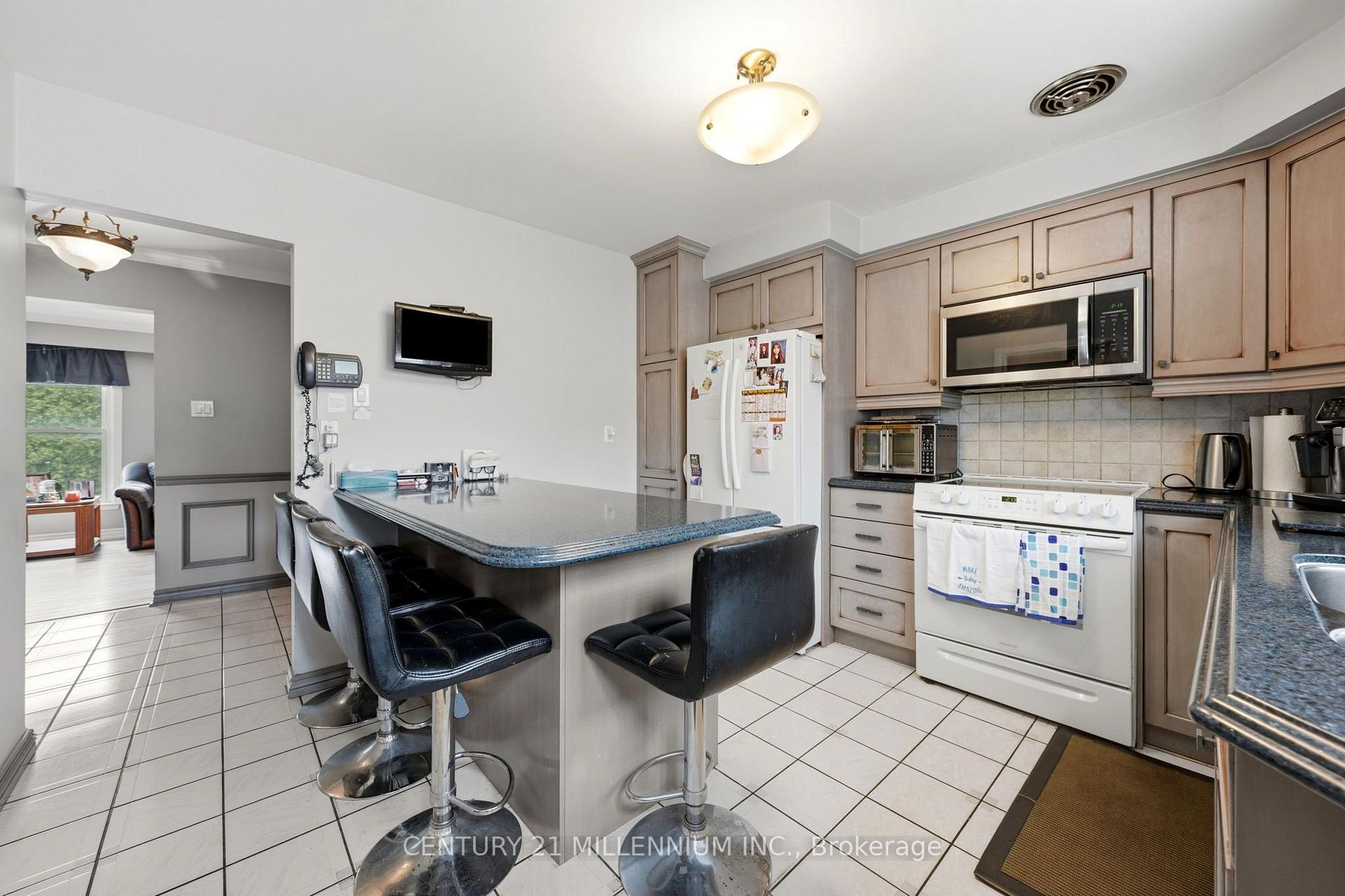 Photo 17 of 683 Balmoral Drive, Brampton, Southgate — HOMEH