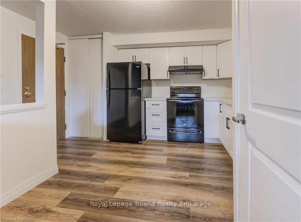 Photo 4 of Unit 503, 266 Overlea Drive, Kitchener, Victoria Hills — HOMEH