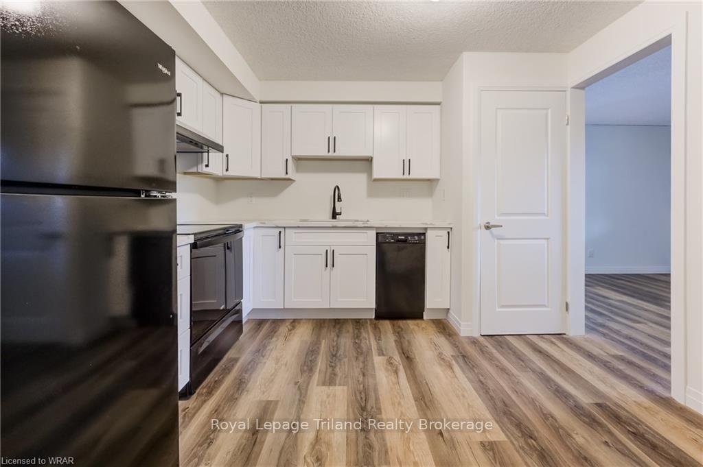 Photo 5 of Unit 503, 266 Overlea Drive, Kitchener, Victoria Hills — HOMEH