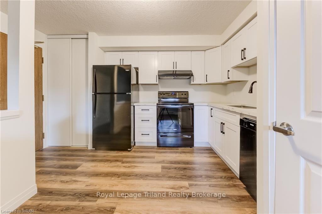 Photo 10 of Unit 503, 266 Overlea Drive, Kitchener, Victoria Hills — HOMEH