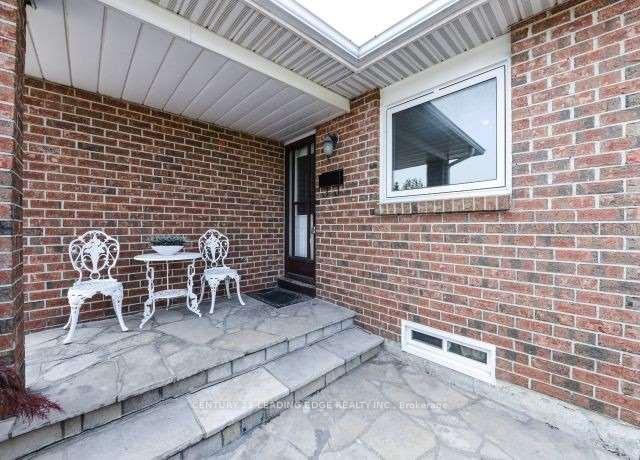 Photo 2 of 54 Aurora Place, Brampton, Heart Lake West — HOMEH