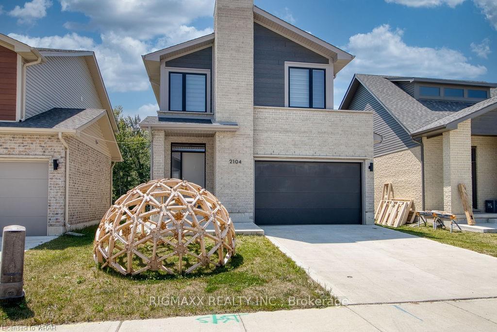 Photo 1 of 2104 Evans Boulevard, London, South U — HOMEH