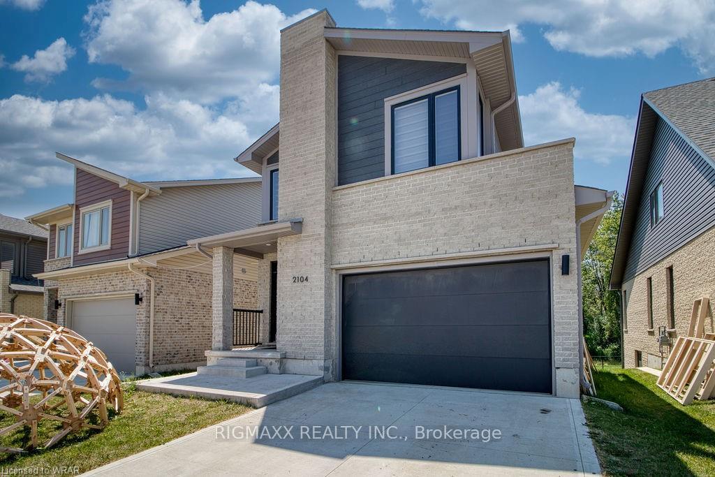 Photo 2 of 2104 Evans Boulevard, London, South U — HOMEH
