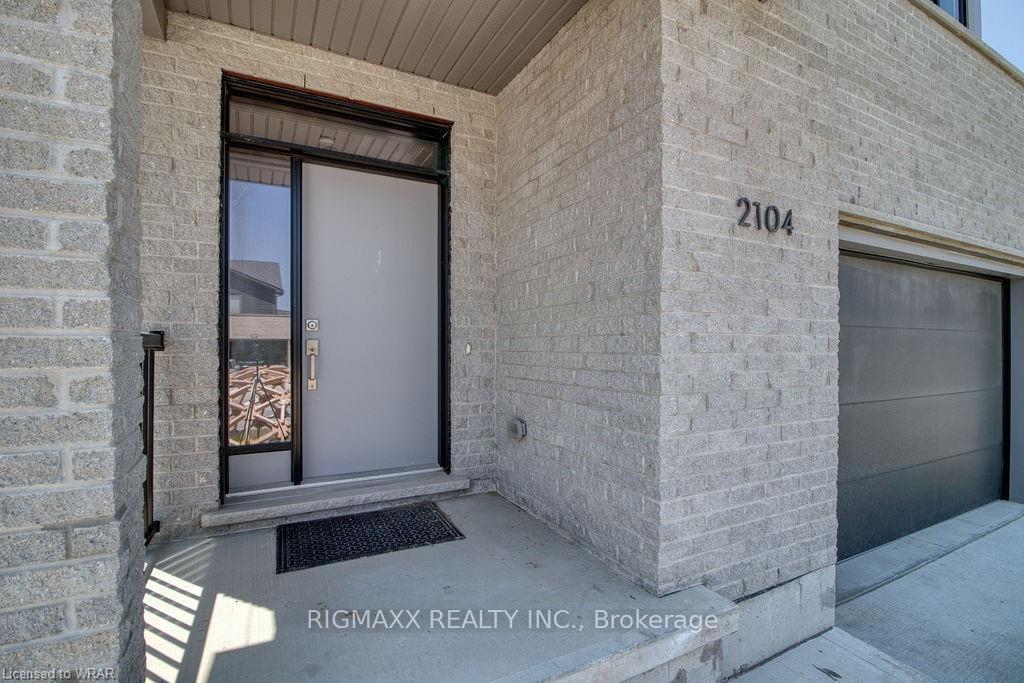 Photo 3 of 2104 Evans Boulevard, London, South U — HOMEH