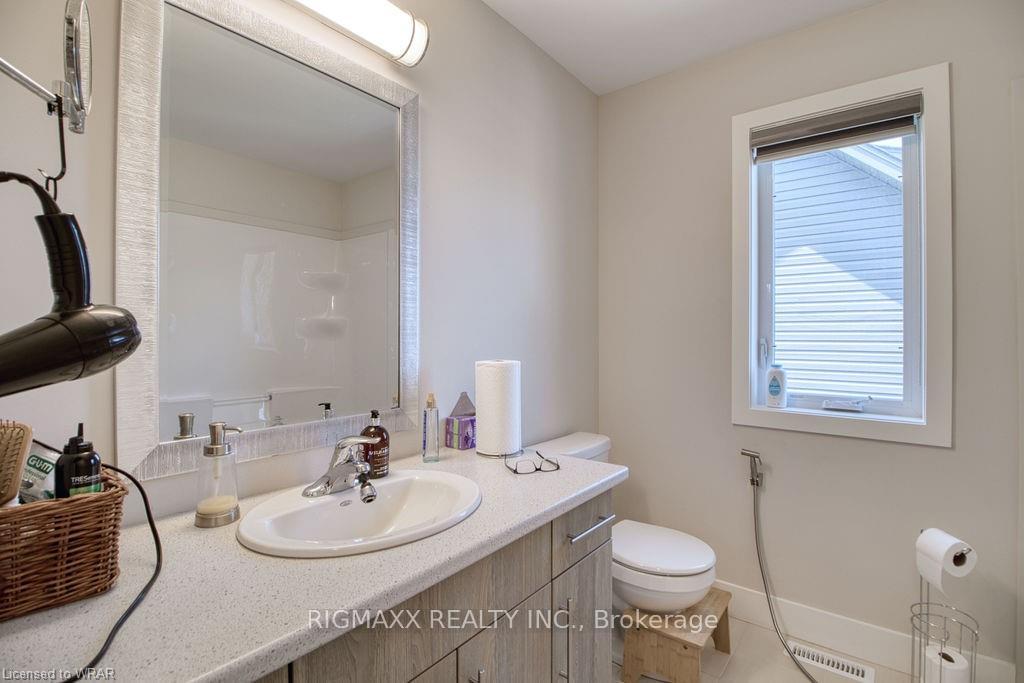 Photo 5 of 2104 Evans Boulevard, London, South U — HOMEH