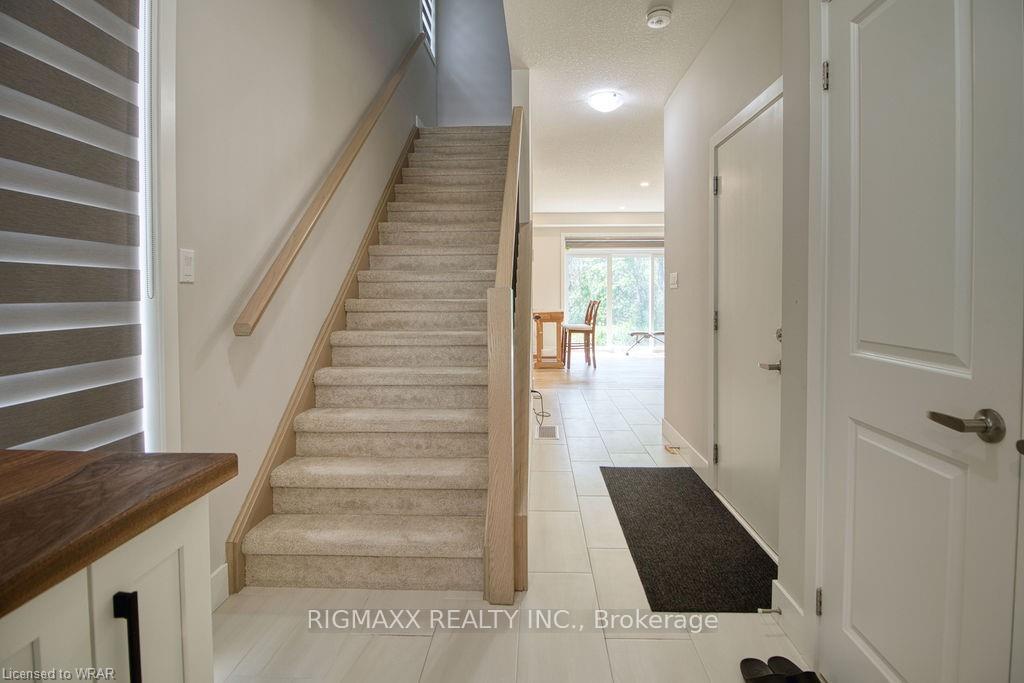 Photo 10 of 2104 Evans Boulevard, London, South U — HOMEH