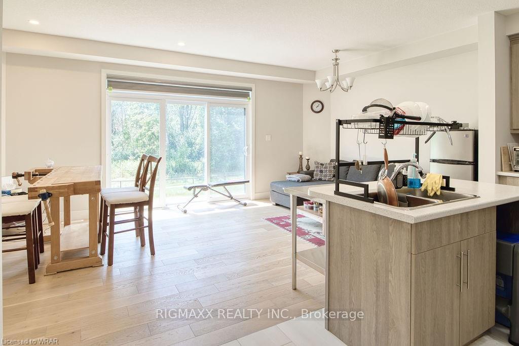 Photo 11 of 2104 Evans Boulevard, London, South U — HOMEH