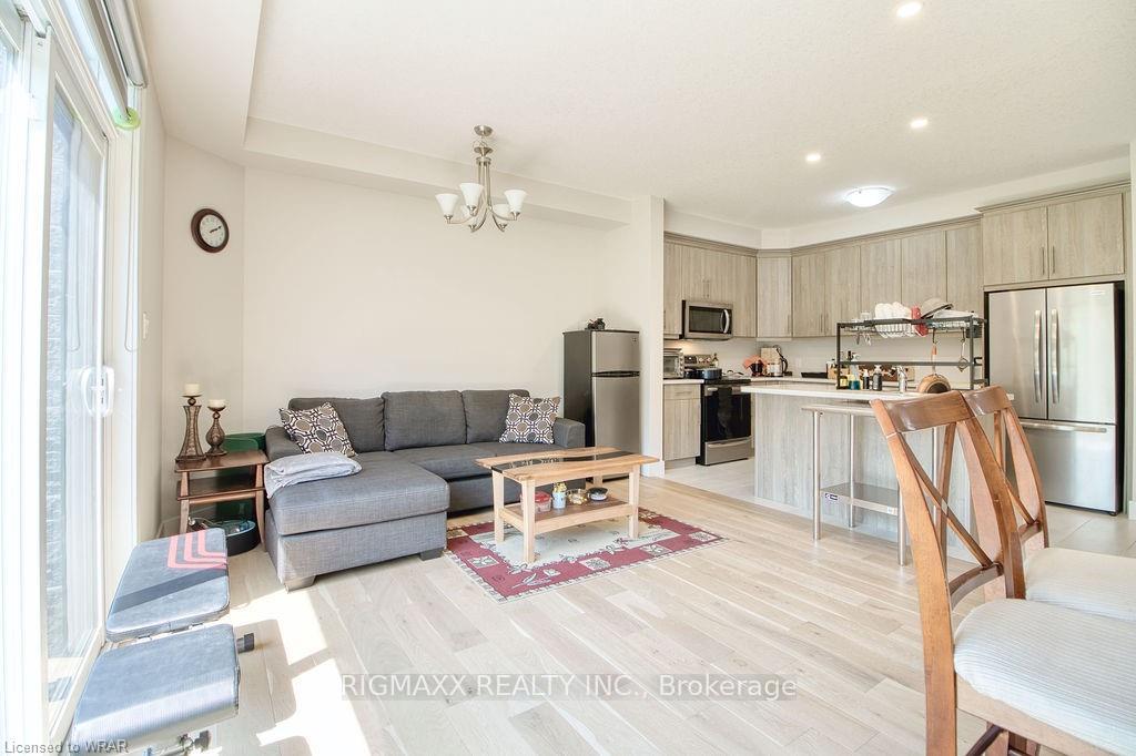 Photo 15 of 2104 Evans Boulevard, London, South U — HOMEH