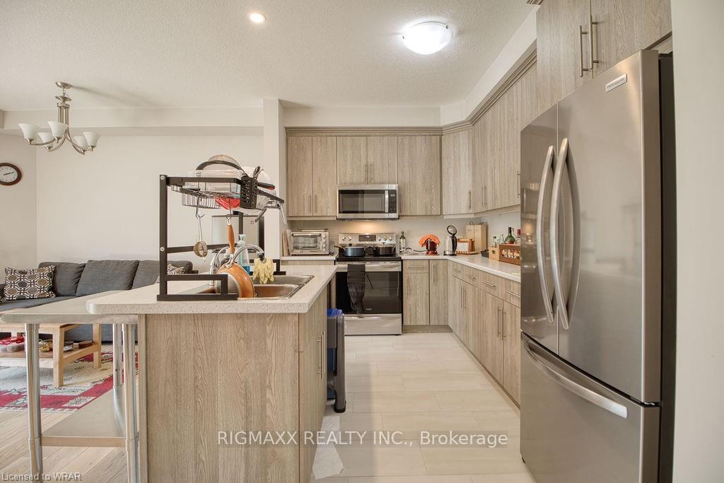 Photo 19 of 2104 Evans Boulevard, London, South U — HOMEH