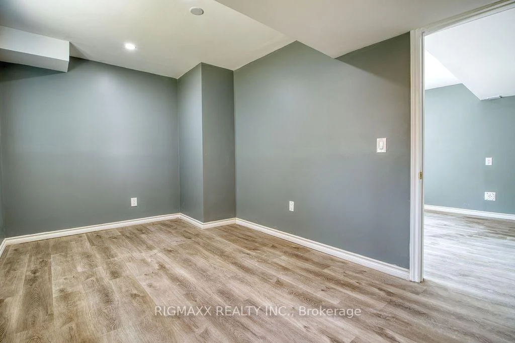 Photo 32 of 2104 Evans Boulevard, London, South U — HOMEH