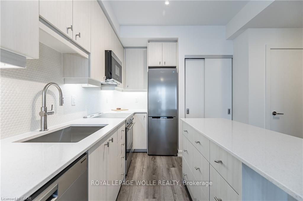 Front of Unit 907, 15 Wellington Street S