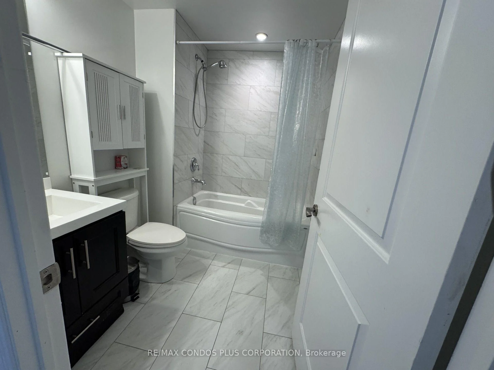 Photo 11 of 38 Cedarland Drive, Markham, Unionville — HOMEH