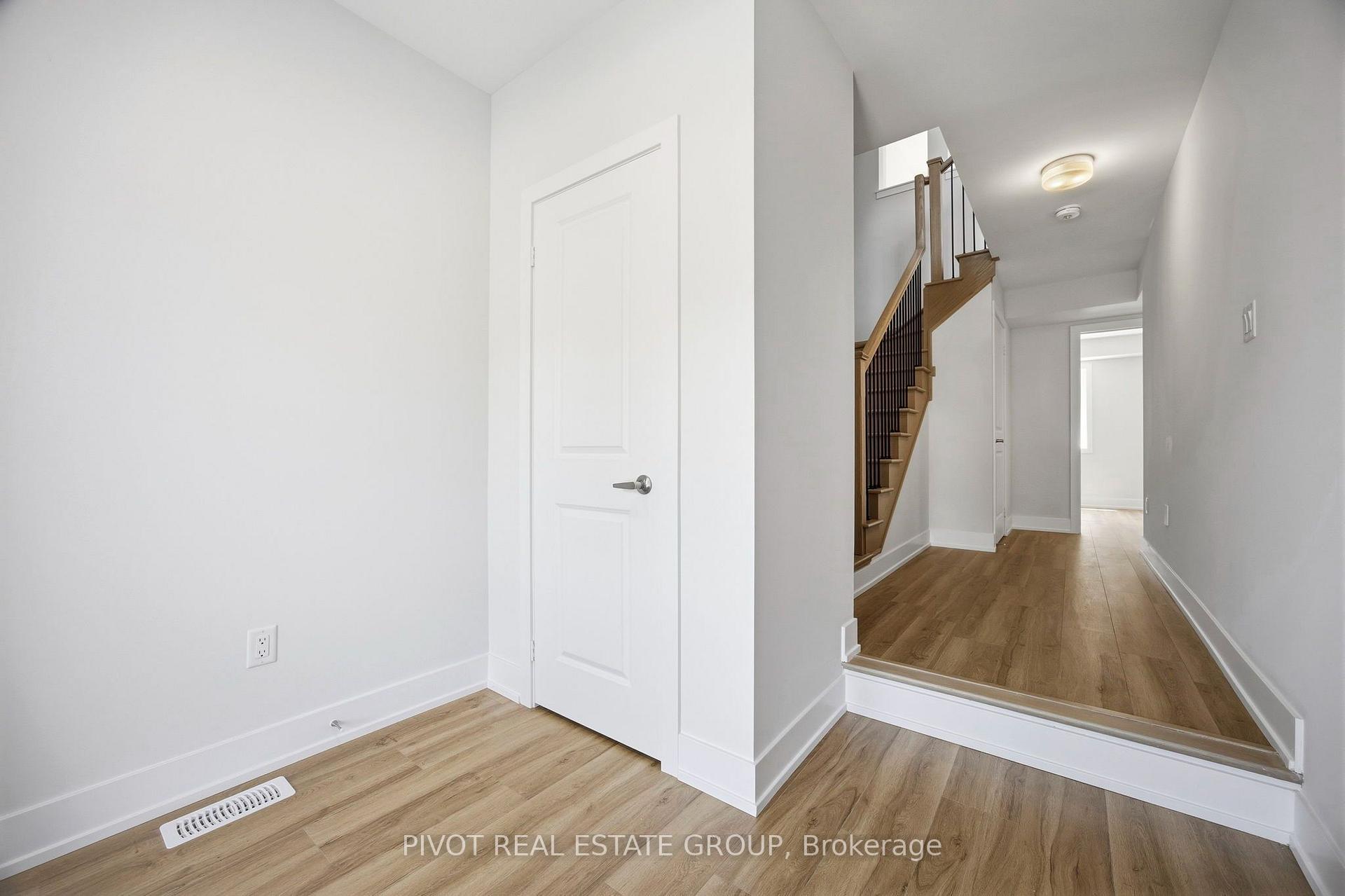 Photo 4 of 64 Danielle Moore Circle, Scarborough, Bendale — HOMEH