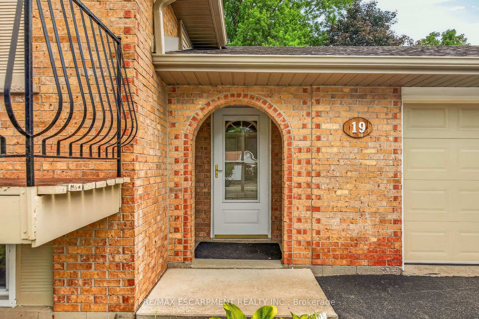 Photo 7 of 19 Burns Place, Haldimand — HOMEH