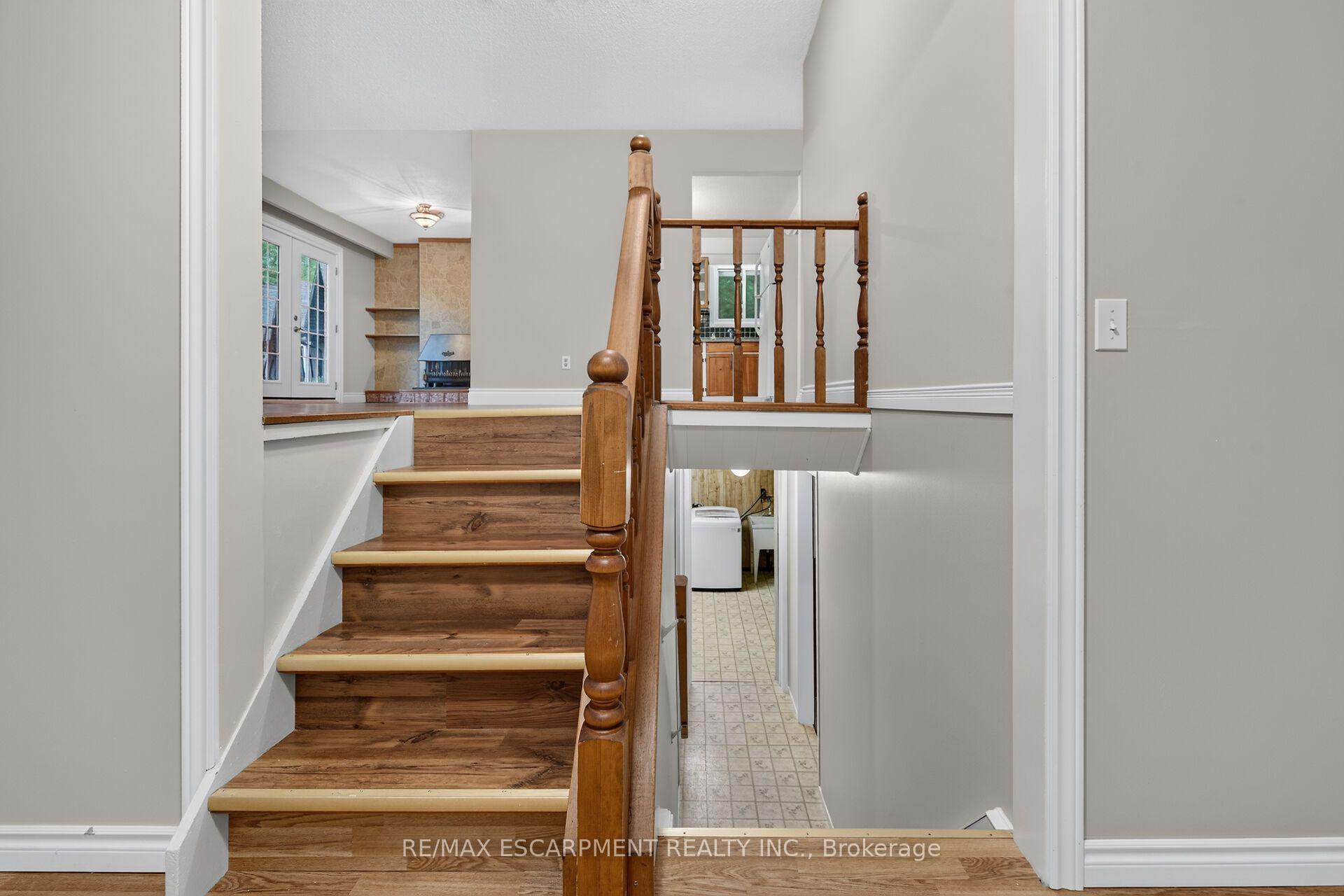 Photo 10 of 19 Burns Place, Haldimand — HOMEH