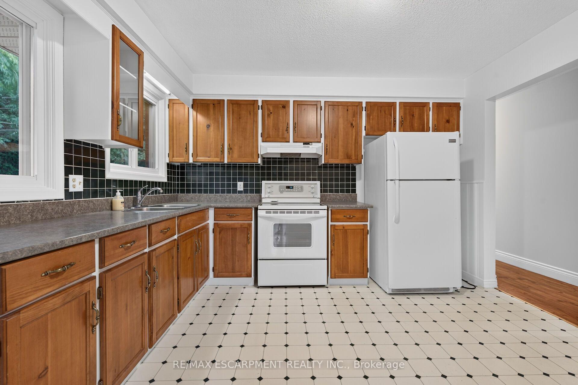 Photo 21 of 19 Burns Place, Haldimand — HOMEH