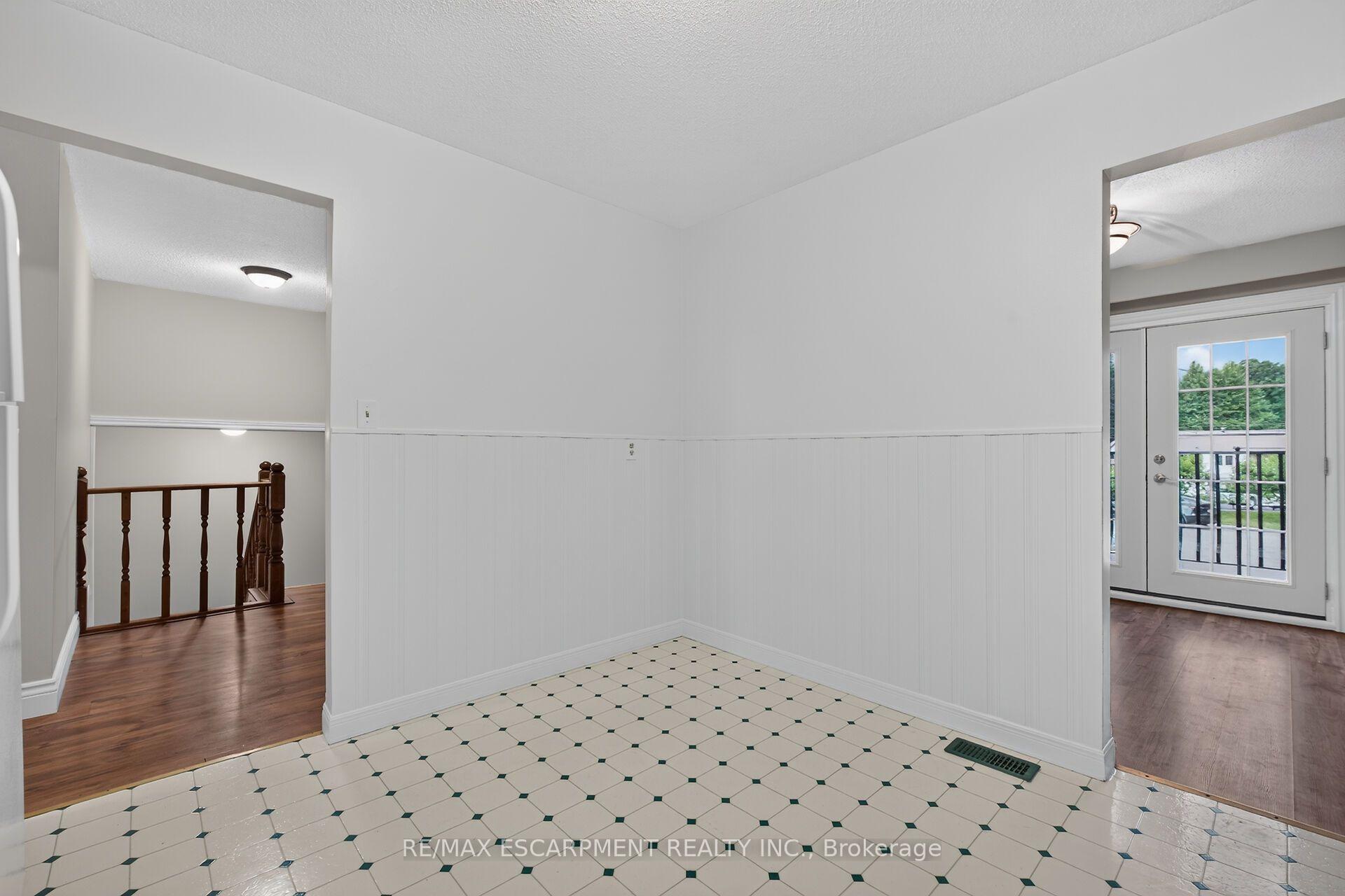 Photo 25 of 19 Burns Place, Haldimand — HOMEH