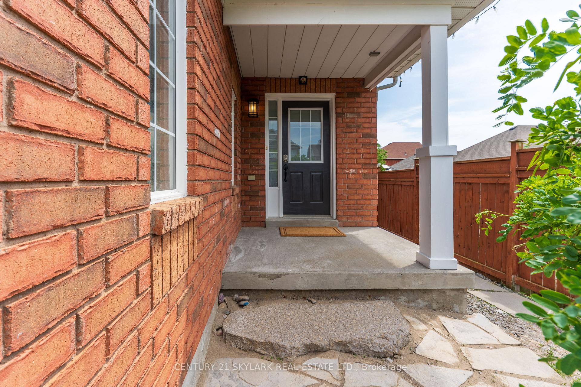 Photo 4 of 27 Clair Avenue, Whitby, Brooklin — HOMEH