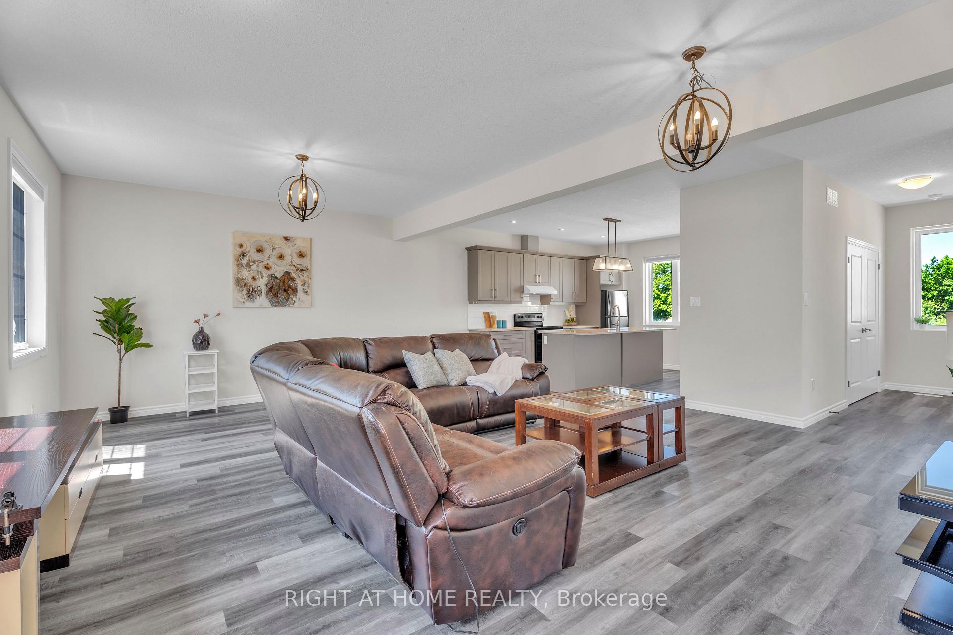 Photo 13 of 397 Callaway Road, London, North R — HOMEH