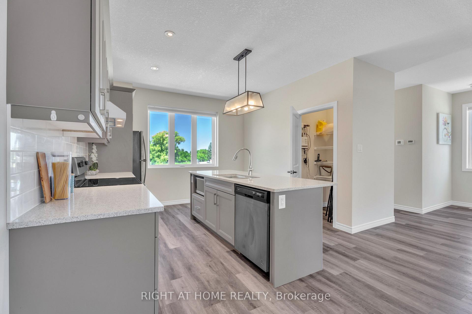 Photo 17 of 397 Callaway Road, London, North R — HOMEH