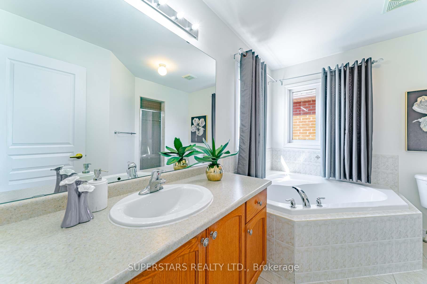 Photo 23 of 15 Hislop Drive, Markham, Box Grove — HOMEH
