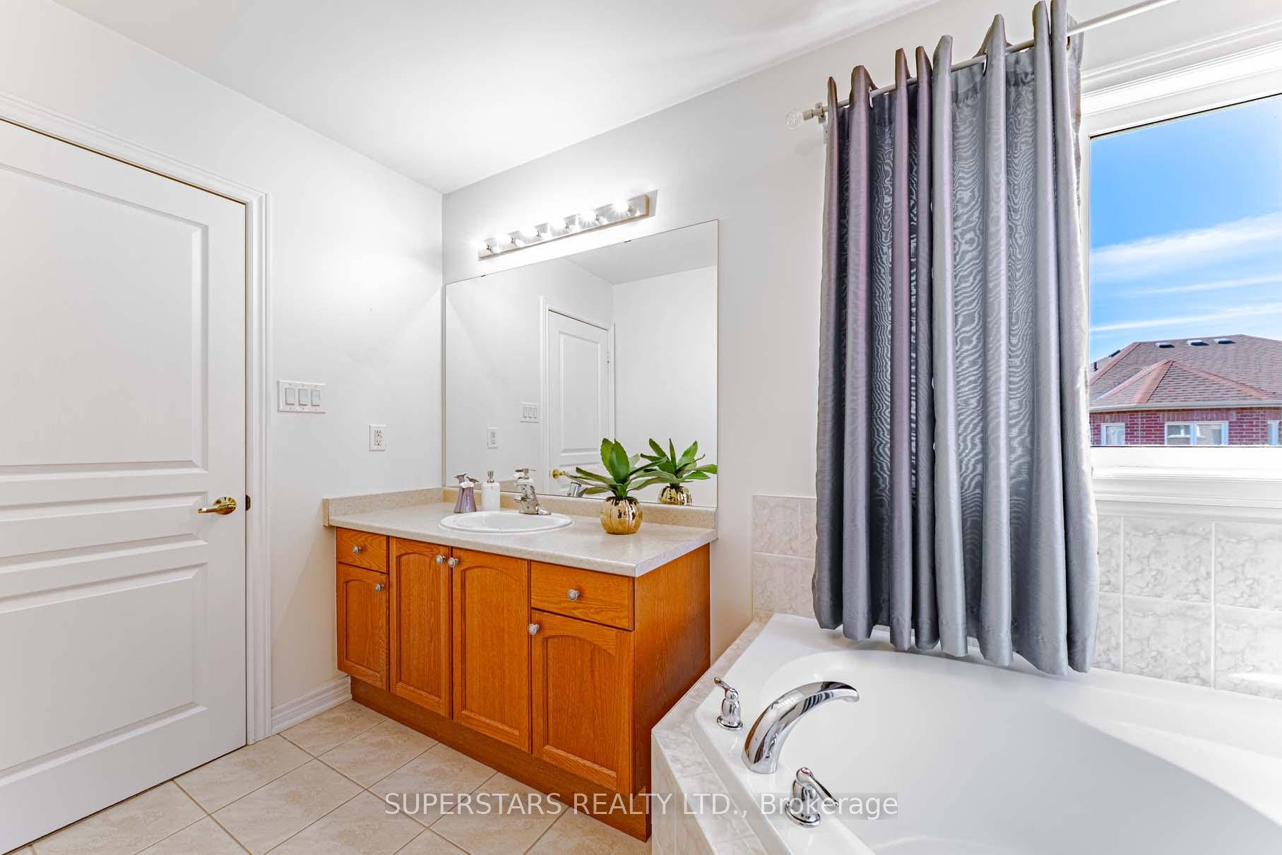 Photo 24 of 15 Hislop Drive, Markham, Box Grove — HOMEH