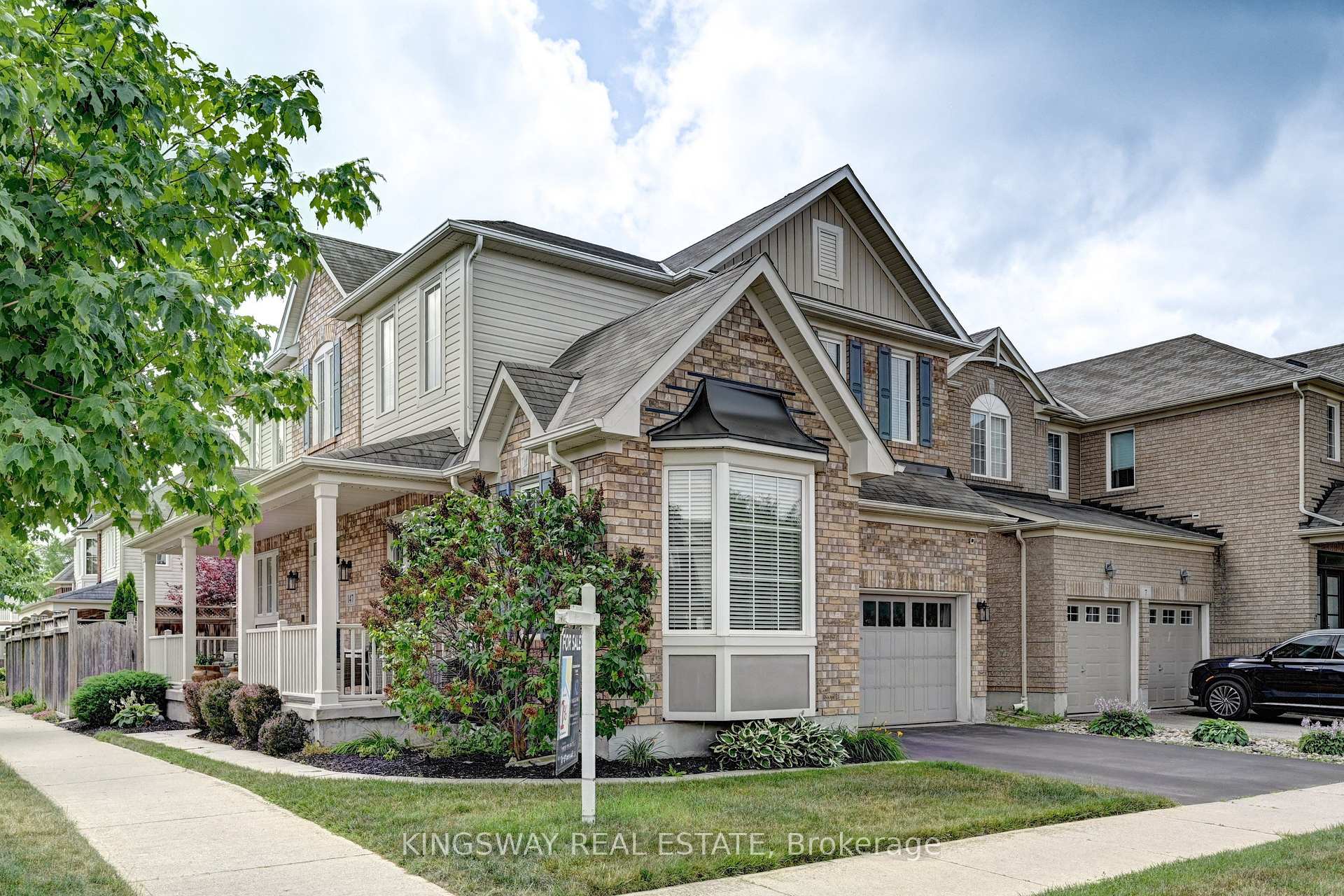 Photo 3 of 147 Silverthorne Drive, Cambridge, Silver Heights — HOMEH