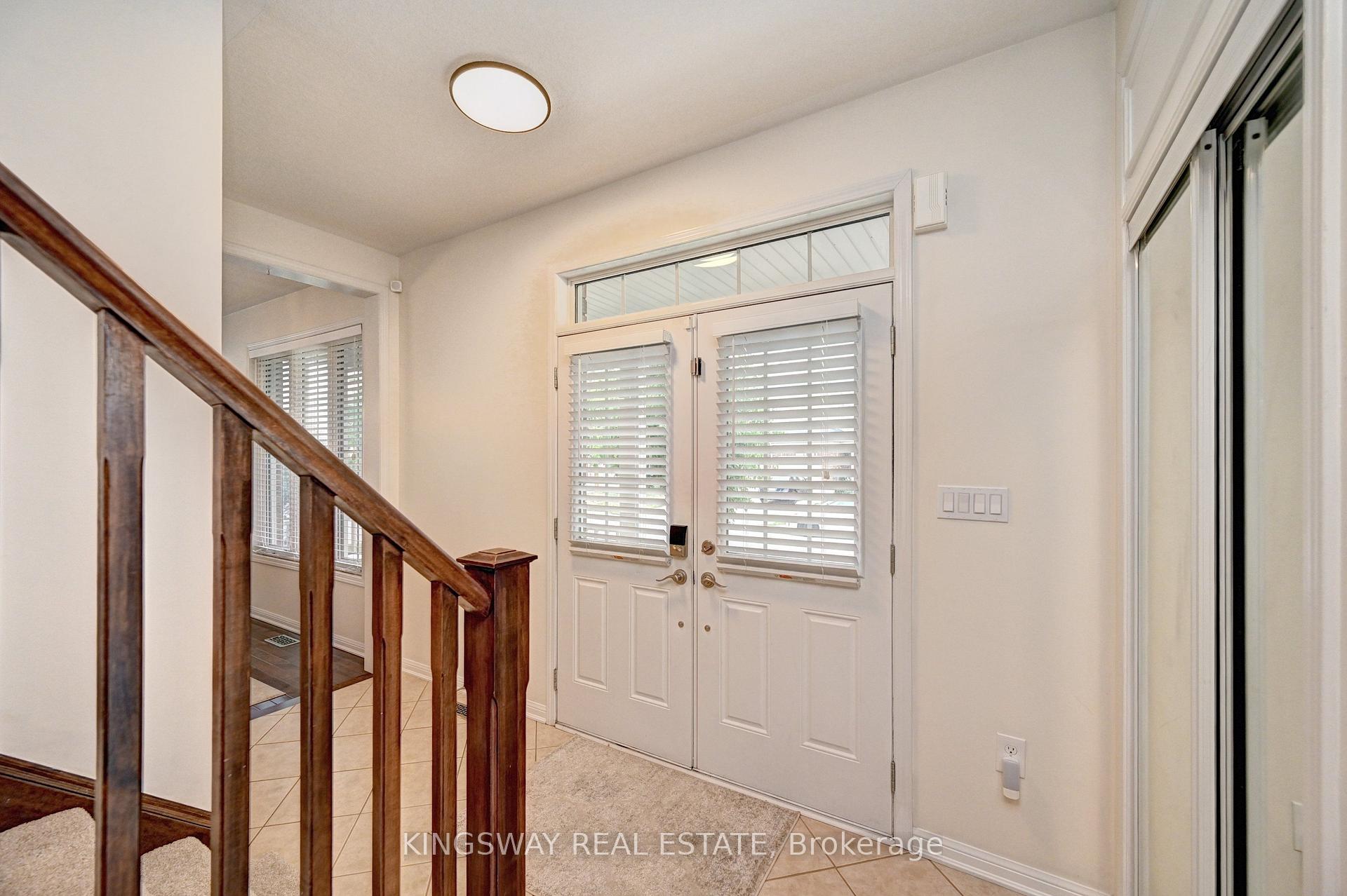 Photo 6 of 147 Silverthorne Drive, Cambridge, Silver Heights — HOMEH