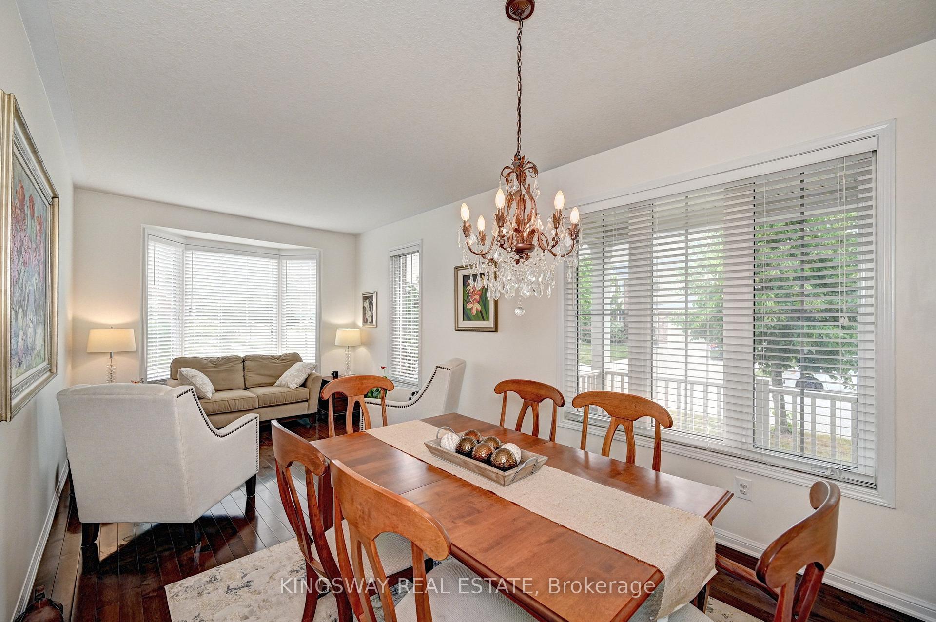 Photo 7 of 147 Silverthorne Drive, Cambridge, Silver Heights — HOMEH