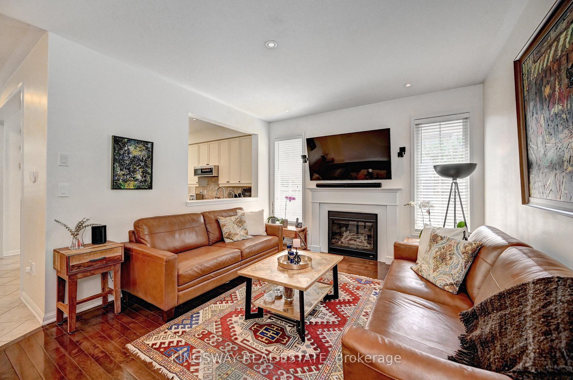 Photo 10 of 147 Silverthorne Drive, Cambridge, Silver Heights — HOMEH
