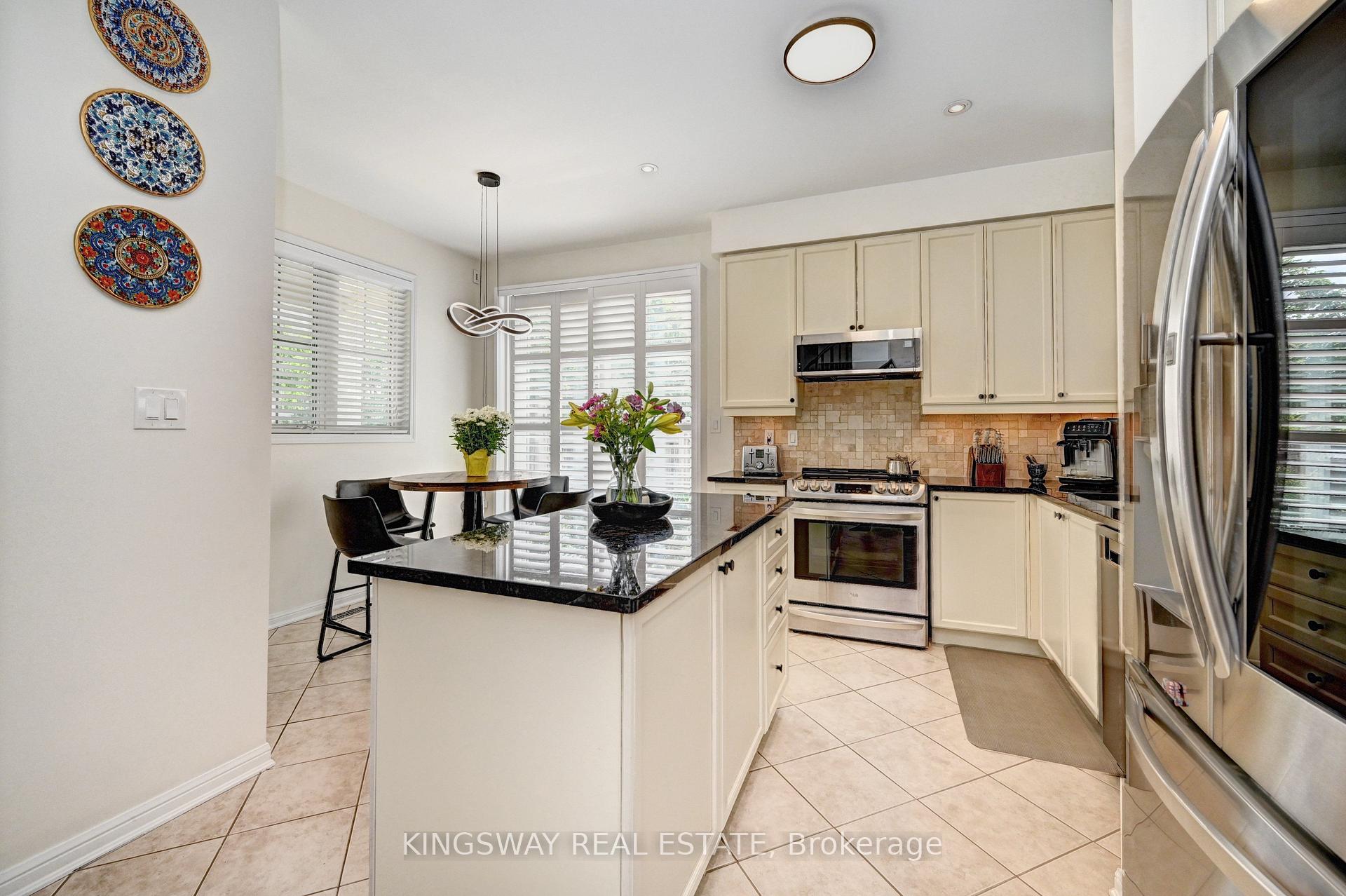 Photo 11 of 147 Silverthorne Drive, Cambridge, Silver Heights — HOMEH