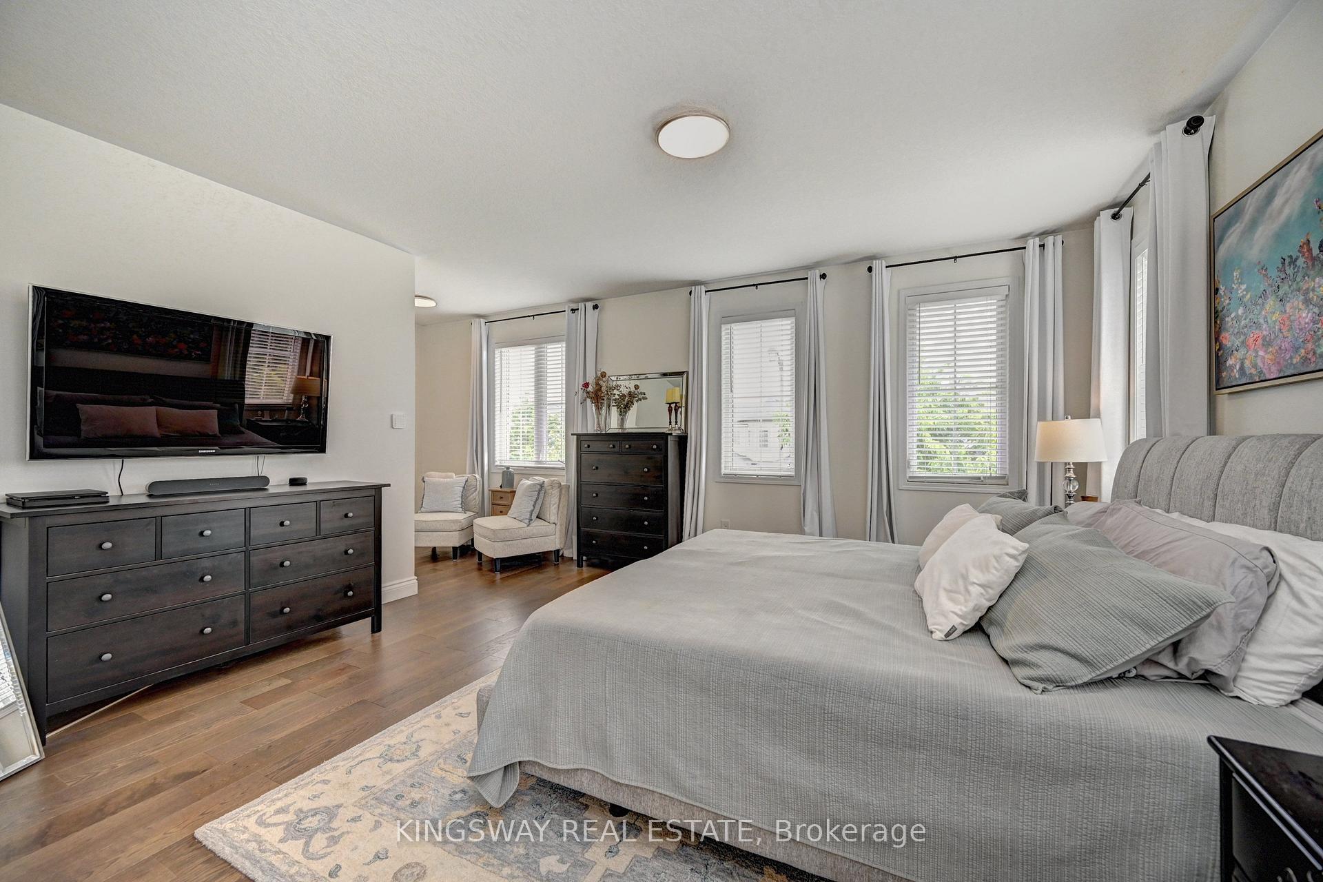 Photo 17 of 147 Silverthorne Drive, Cambridge, Silver Heights — HOMEH