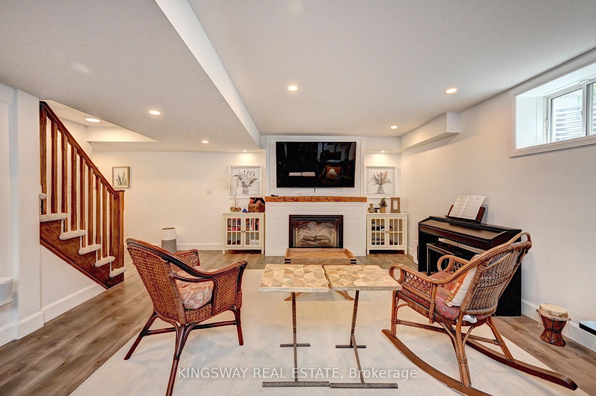 Photo 30 of 147 Silverthorne Drive, Cambridge, Silver Heights — HOMEH