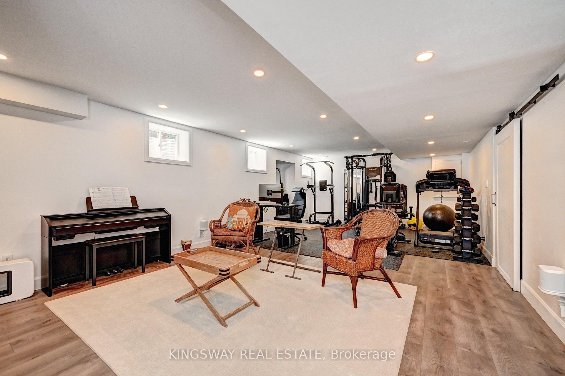 Photo 31 of 147 Silverthorne Drive, Cambridge, Silver Heights — HOMEH