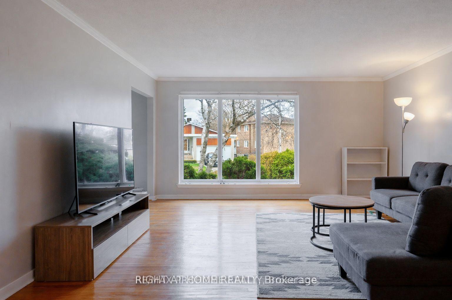 Photo 4 of 157 Fitzgerald Avenue, Markham, Unionville — HOMEH