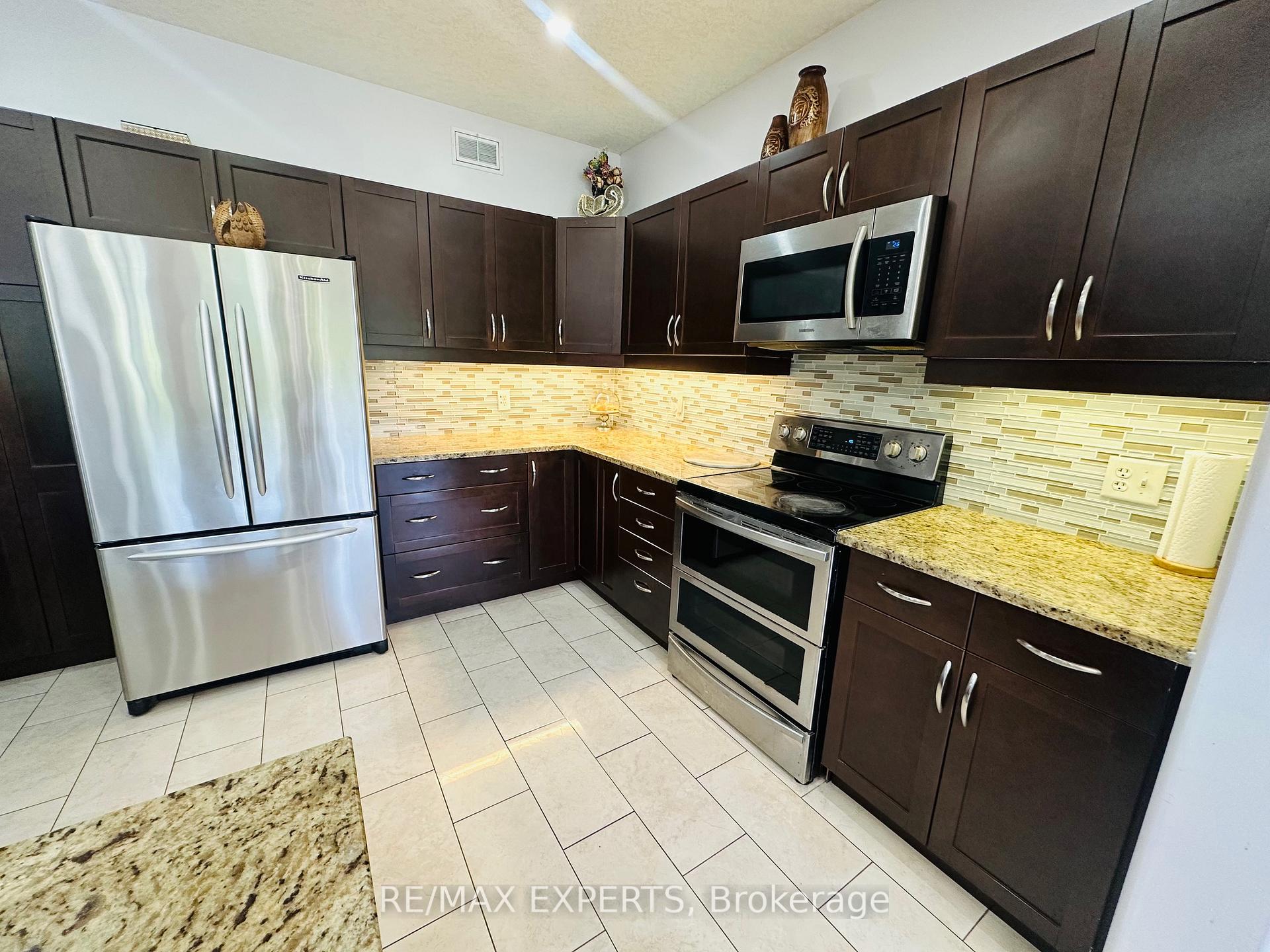Photo 8 of 87 Newcastle Drive W, Kitchener, Huron Park — HOMEH