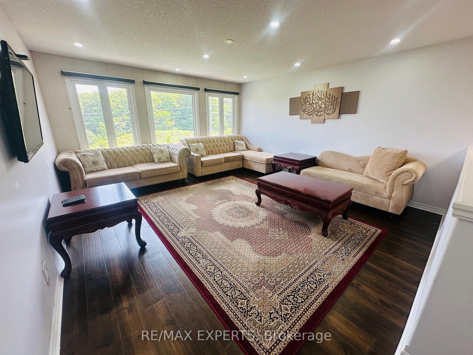 Photo 11 of 87 Newcastle Drive W, Kitchener, Huron Park — HOMEH