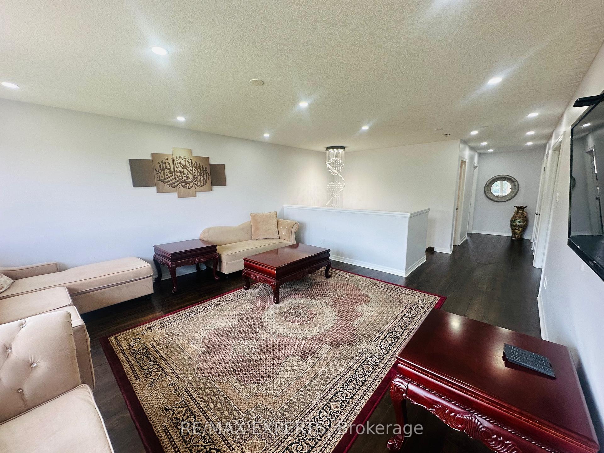 Photo 12 of 87 Newcastle Drive W, Kitchener, Huron Park — HOMEH