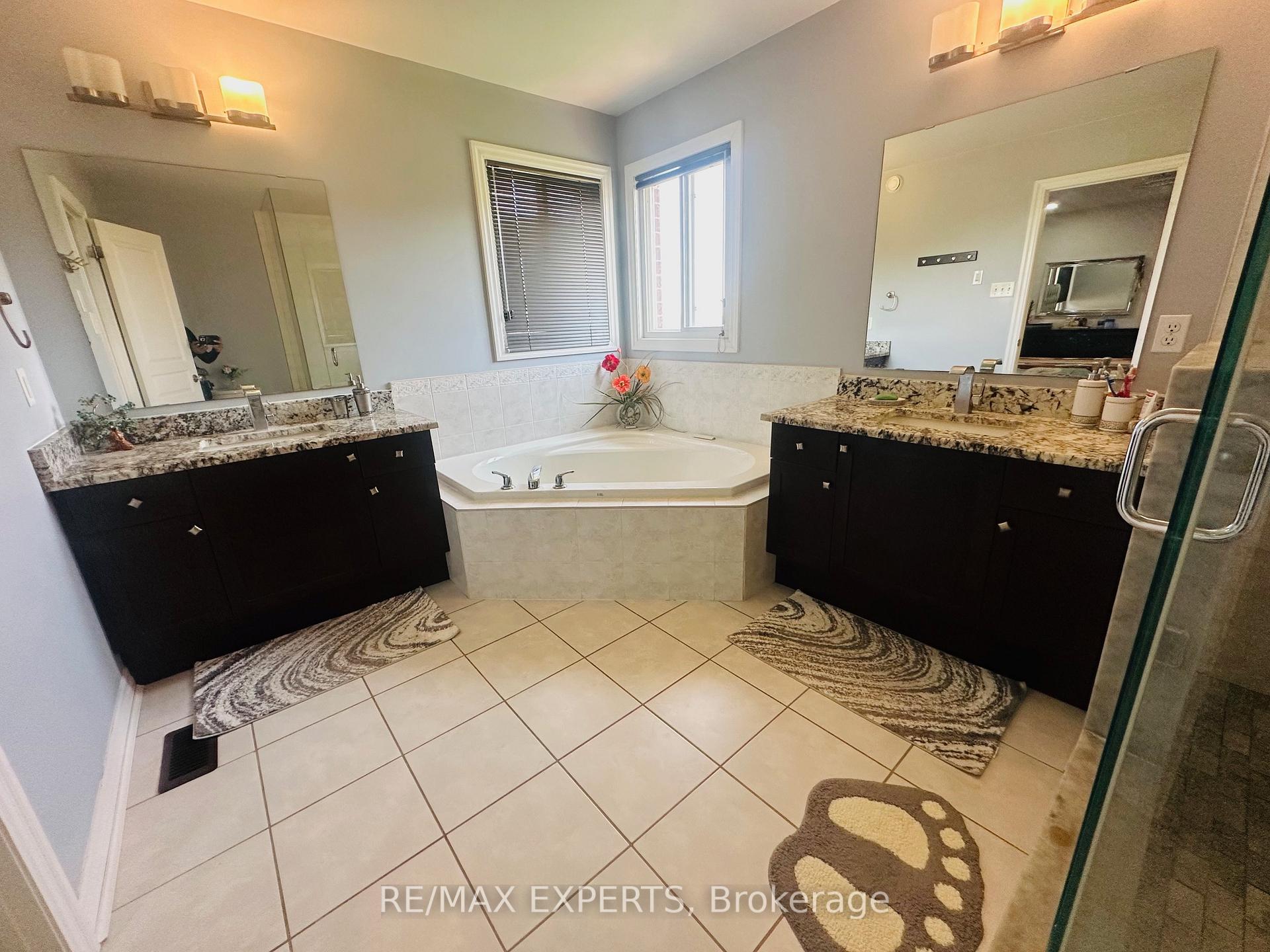 Photo 14 of 87 Newcastle Drive W, Kitchener, Huron Park — HOMEH