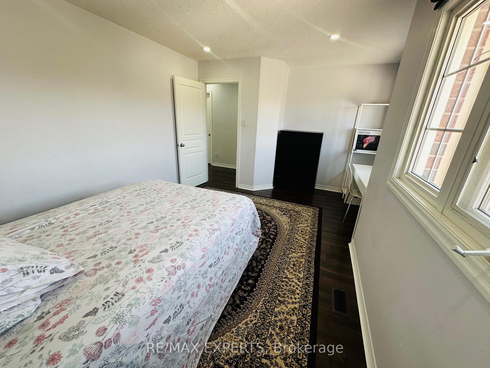 Photo 22 of 87 Newcastle Drive W, Kitchener, Huron Park — HOMEH