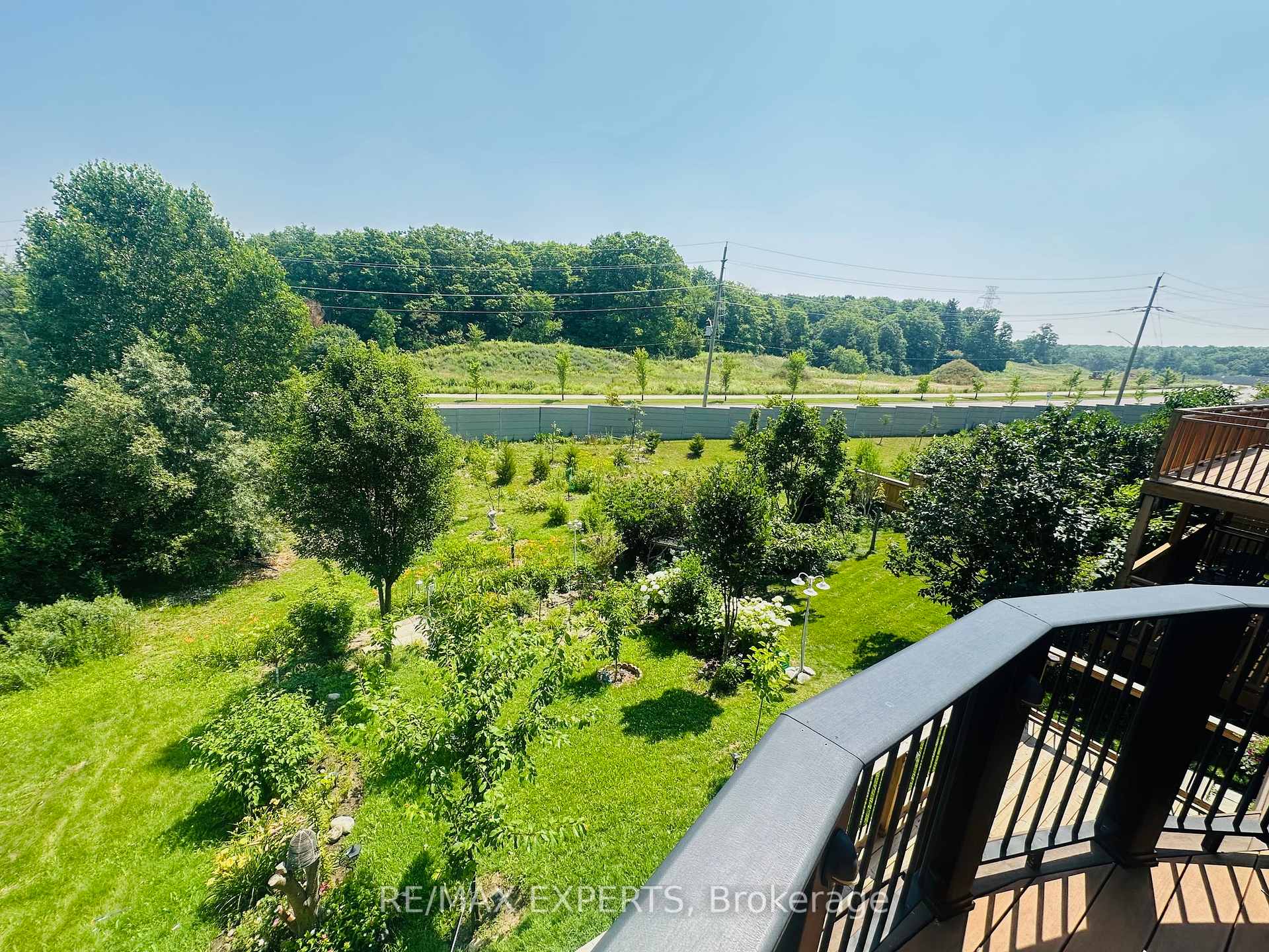 Photo 24 of 87 Newcastle Drive W, Kitchener, Huron Park — HOMEH