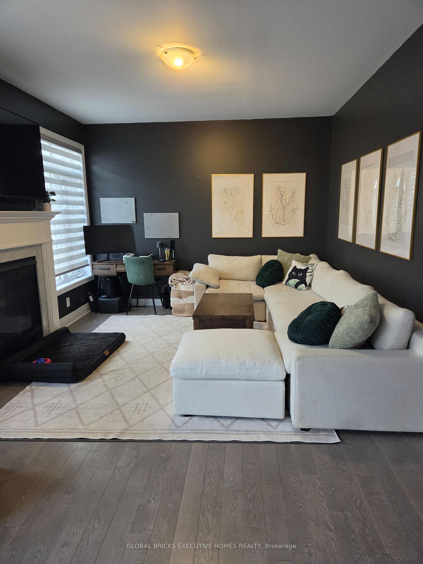 Photo 3 of 134 Branigan Crescent, Halton Hills, Georgetown — HOMEH