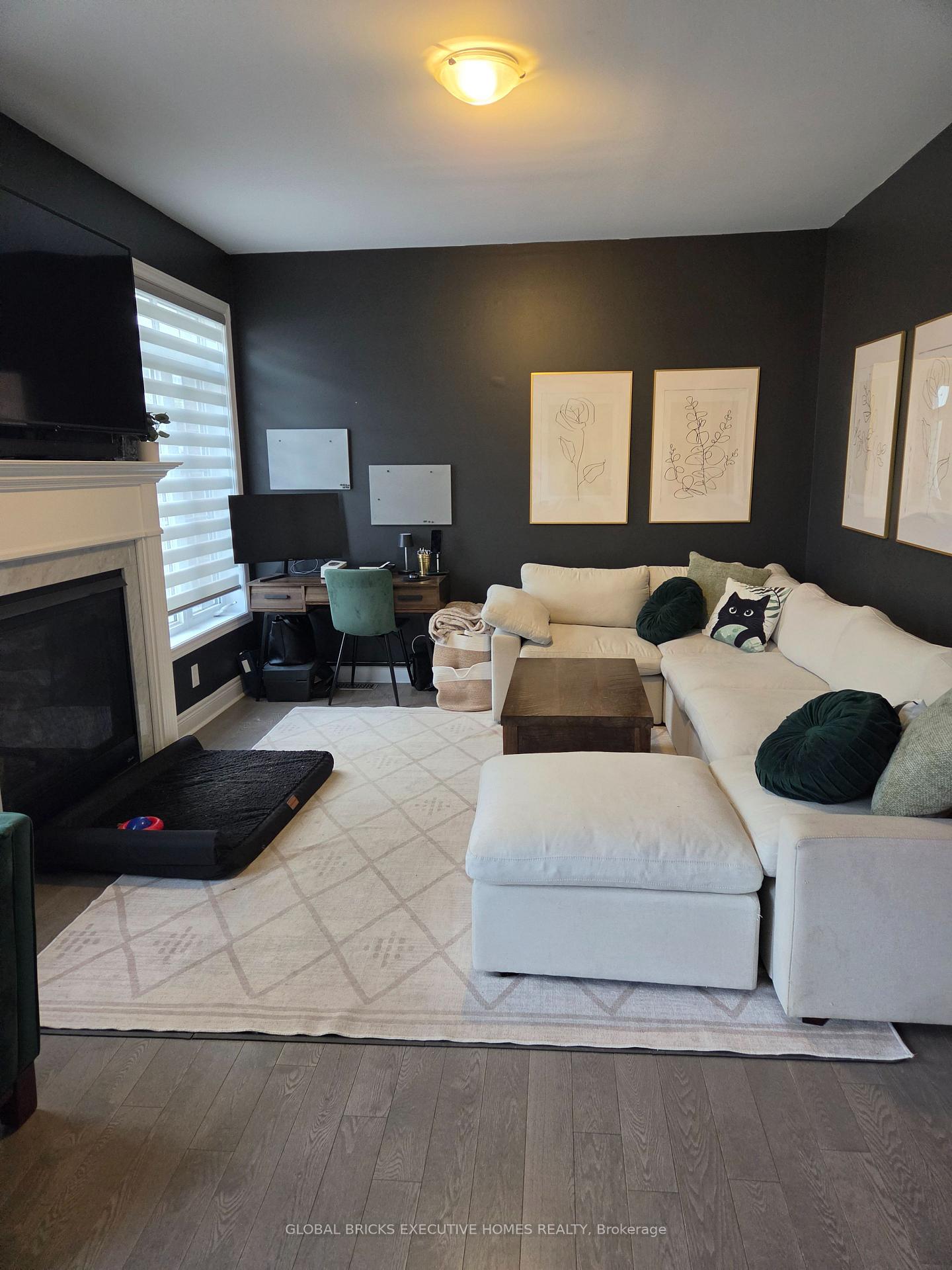 Photo 4 of 134 Branigan Crescent, Halton Hills, Georgetown — HOMEH